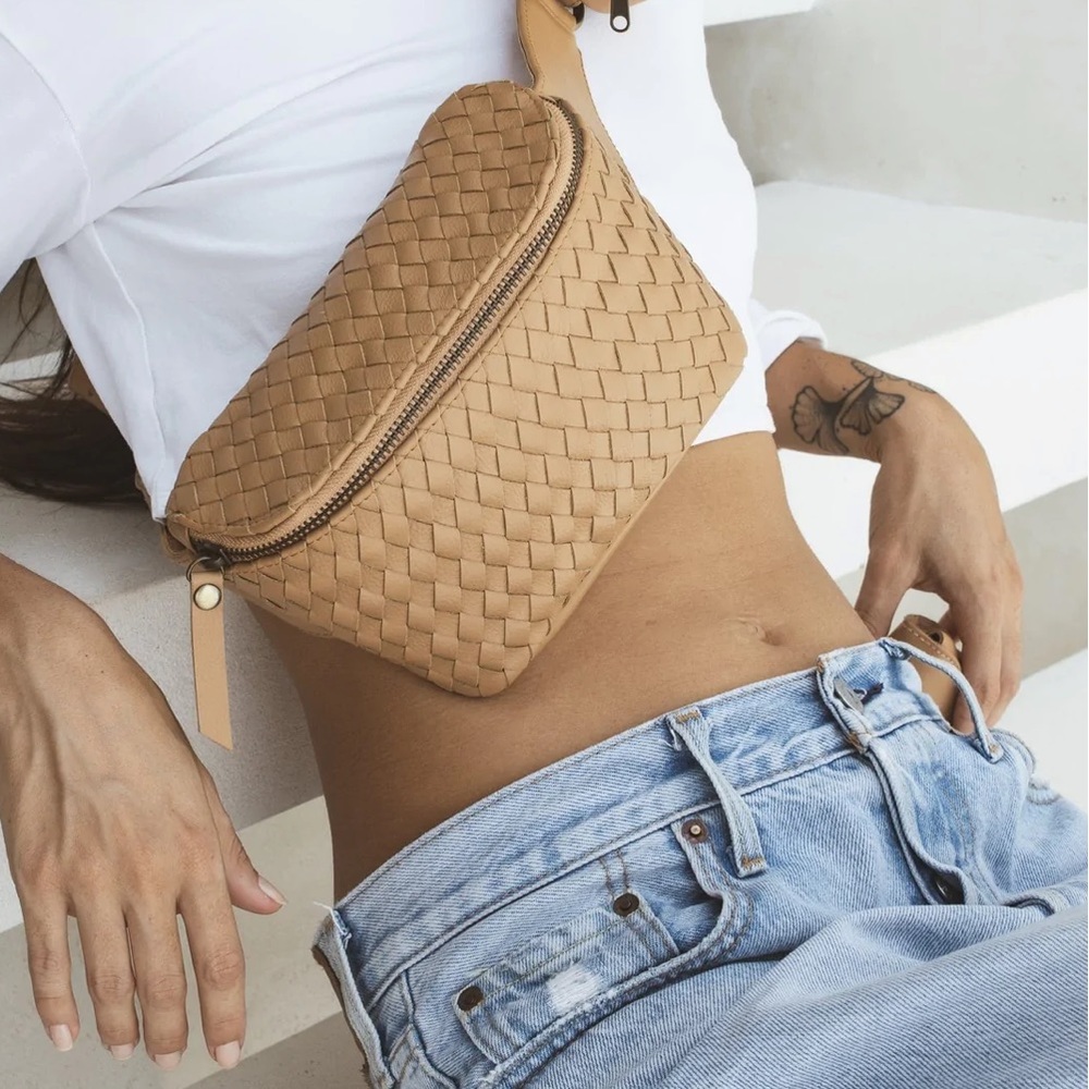 Mandrn - Remy Fanny in Sand